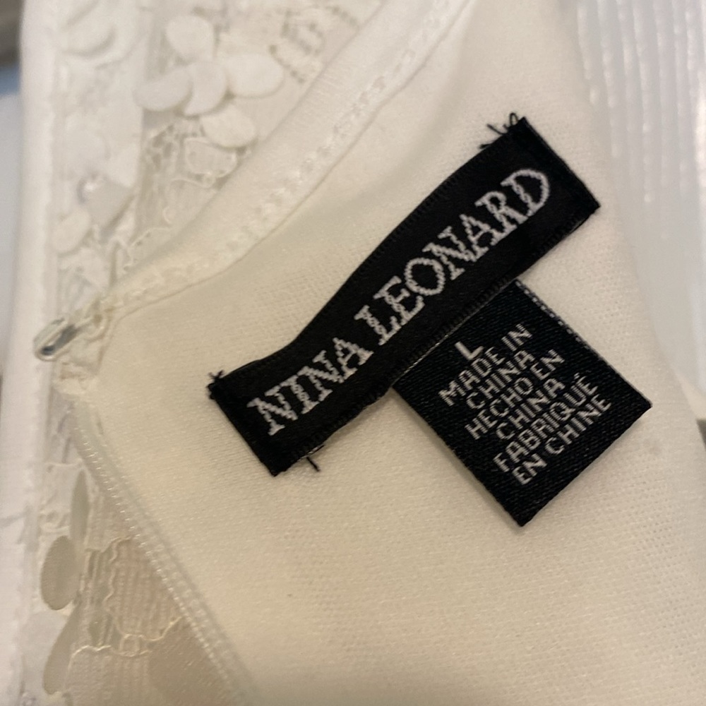 Pretty white dress size large Nina Leonard with white flowers - Picture 6 of 7